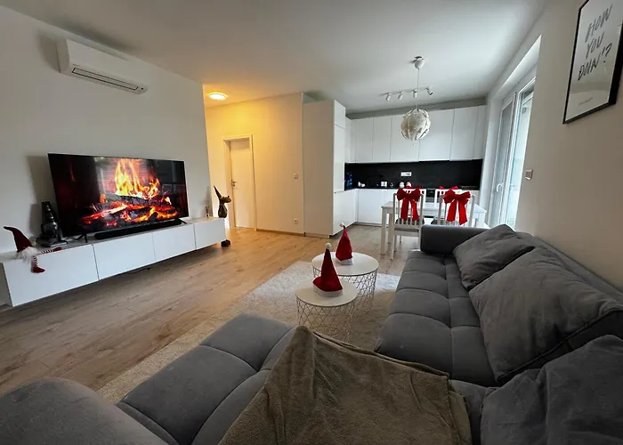 Ba Apartment With Free Garage Parking, Huge Outside Area