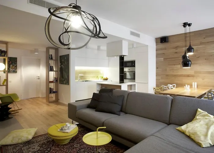 Stylish 2-Br Apartment, 100 Sqm ǀ Ac, Free Parking, Terrace