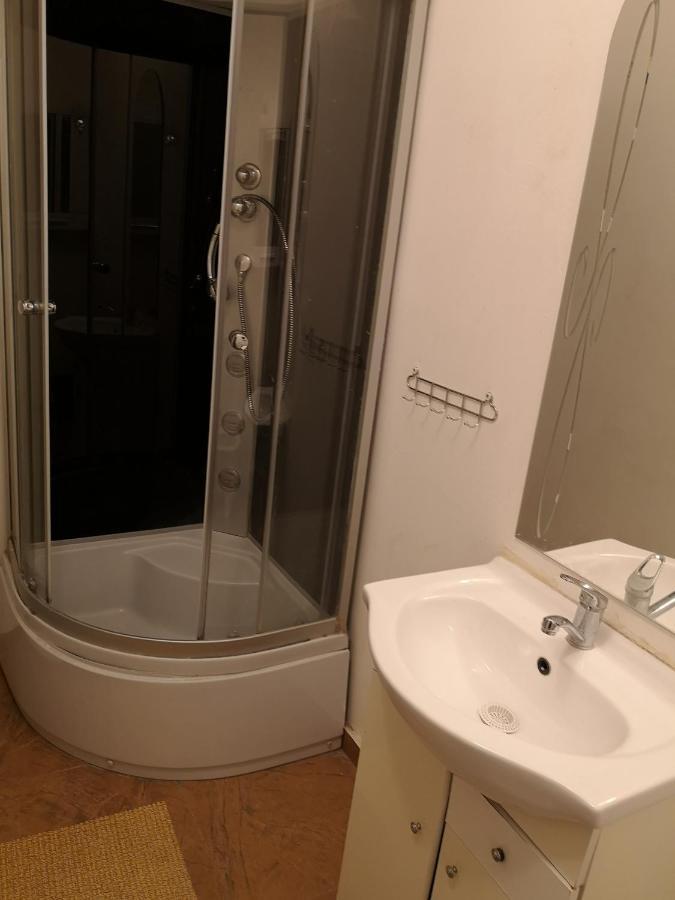 Guest house House Apartments, Terrace Grill, Guarded Private Parking, Fast Wifi. *