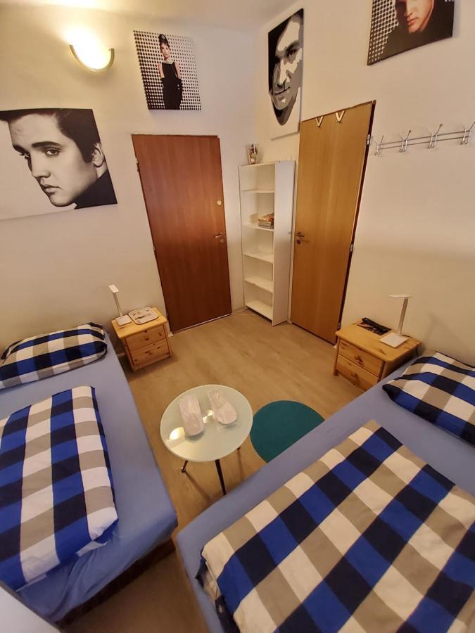 House Apartments, Terrace Grill, Guarded Private Parking, Fast Wifi. Bratislava