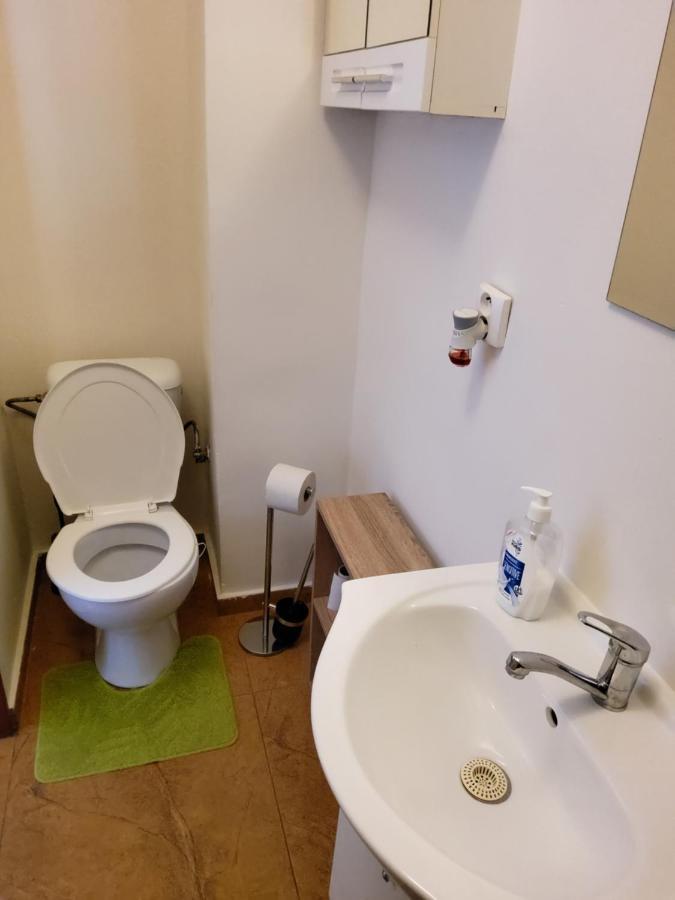 House Apartments, Terrace Grill, Guarded Private Parking, Fast Wifi. * Bratislava