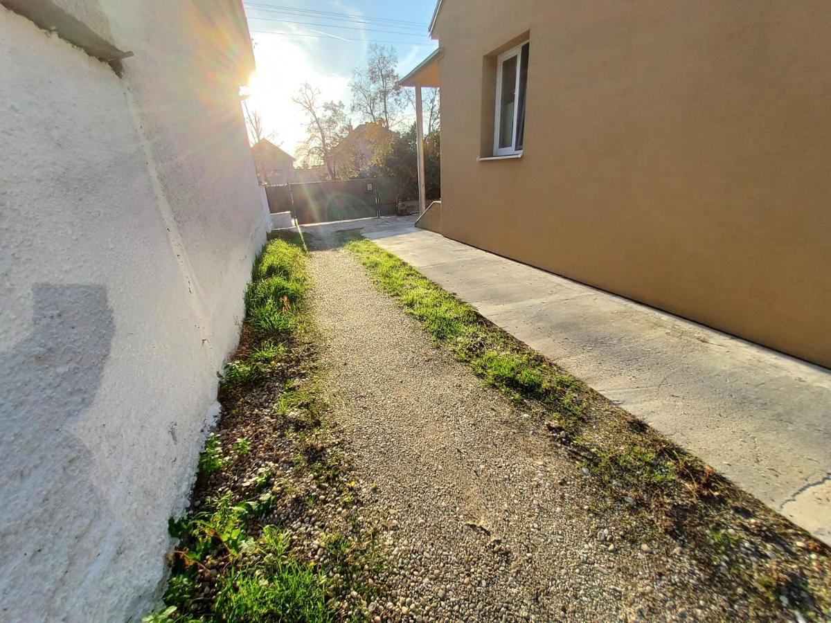 House Apartments, Terrace Grill, Guarded Private Parking, Fast Wifi. *
