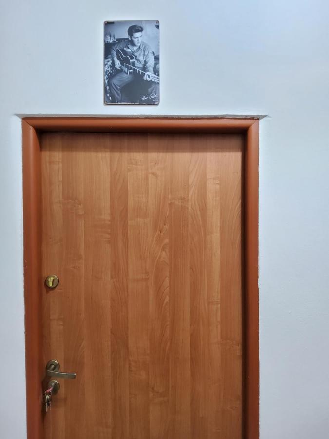 Guest house House Apartments, Terrace Grill, Guarded Private Parking, Fast Wifi. Bratislava