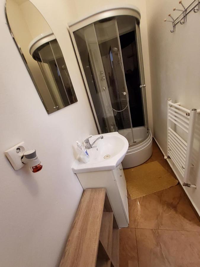Guest house House Apartments, Terrace Grill, Guarded Private Parking, Fast Wifi.