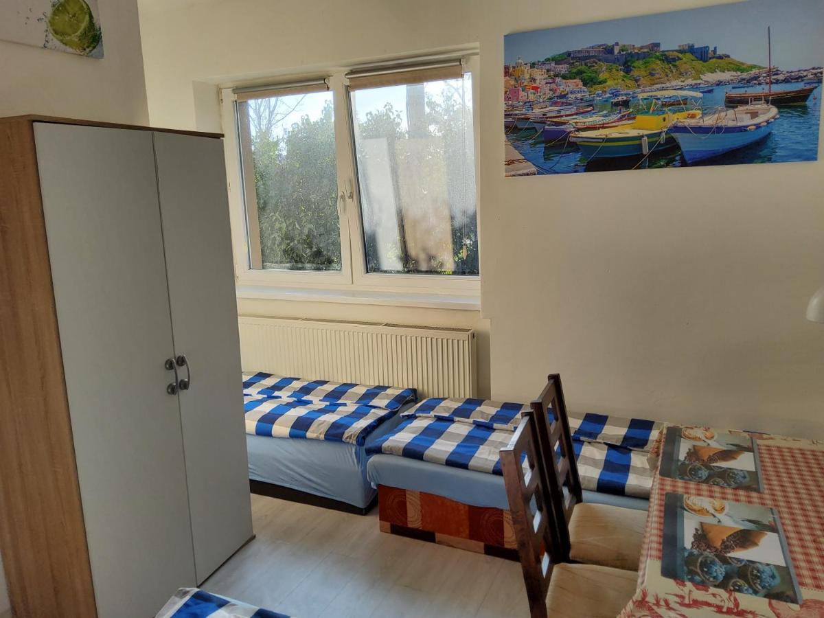 Guest house House Apartments, Terrace Grill, Guarded Private Parking, Fast Wifi. Bratislava