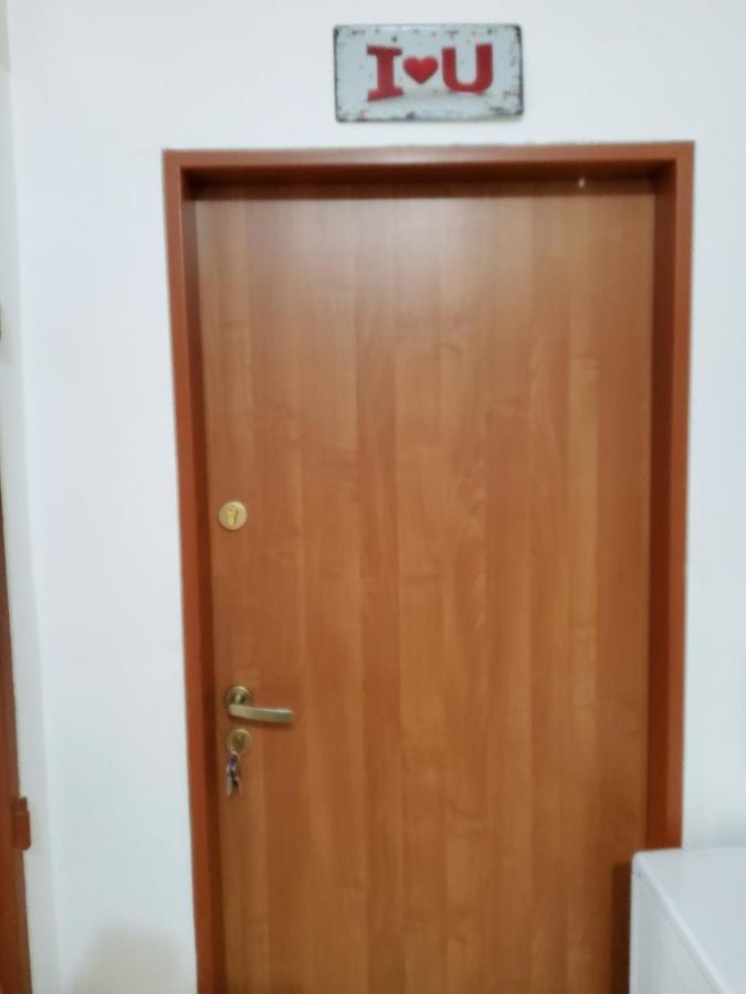 House Apartments, Terrace Grill, Guarded Private Parking, Fast Wifi. Guest house *