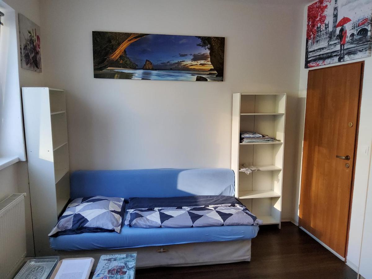House Apartments, Terrace Grill, Guarded Private Parking, Fast Wifi. Guest house Bratislava