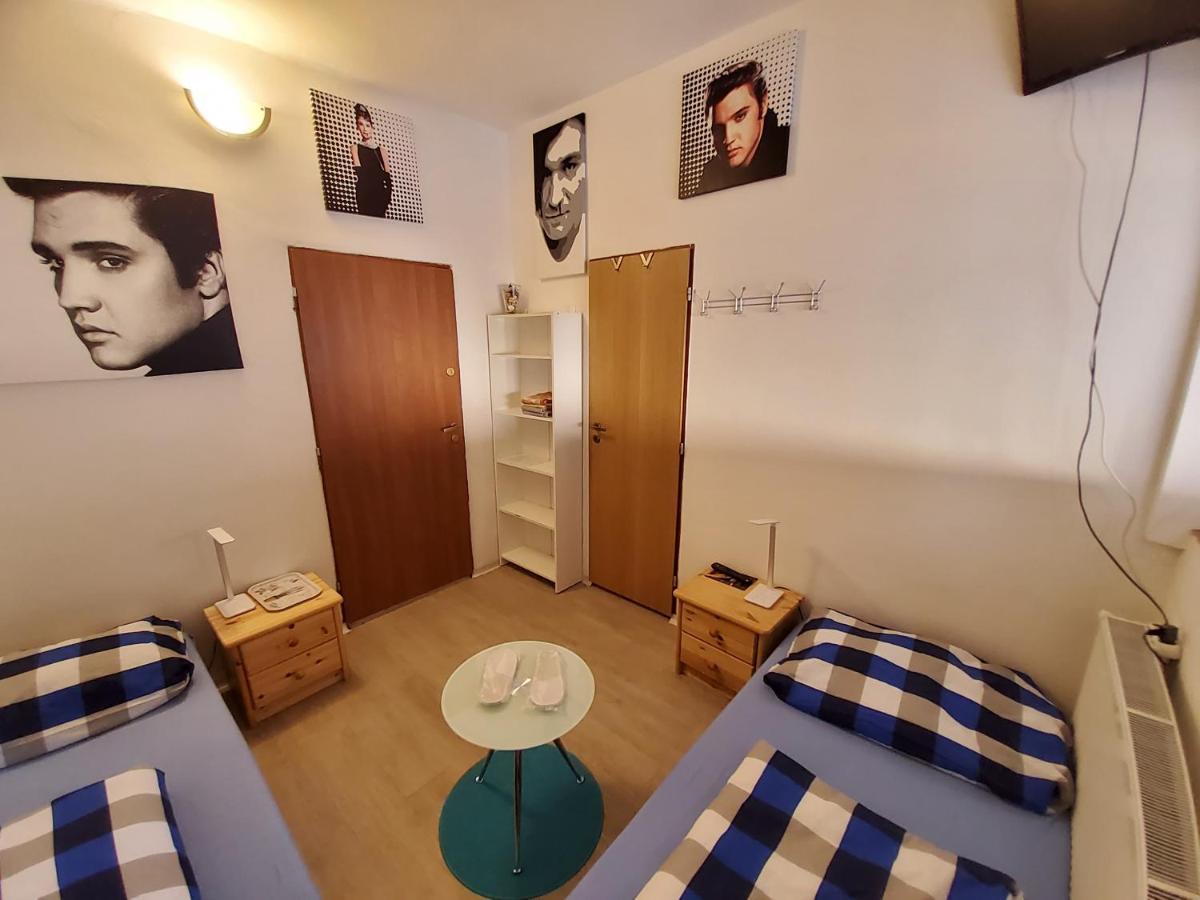 Guest house House Apartments, Terrace Grill, Guarded Private Parking, Fast Wifi. Bratislava