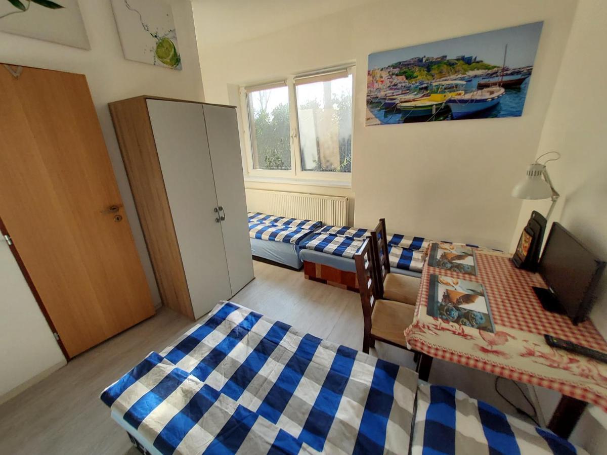 Guest house House Apartments, Terrace Grill, Guarded Private Parking, Fast Wifi. Bratislava