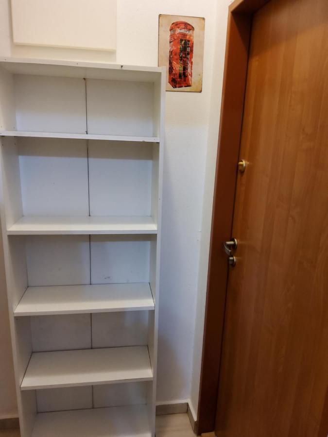 House Apartments, Terrace Grill, Guarded Private Parking, Fast Wifi. Bratislava