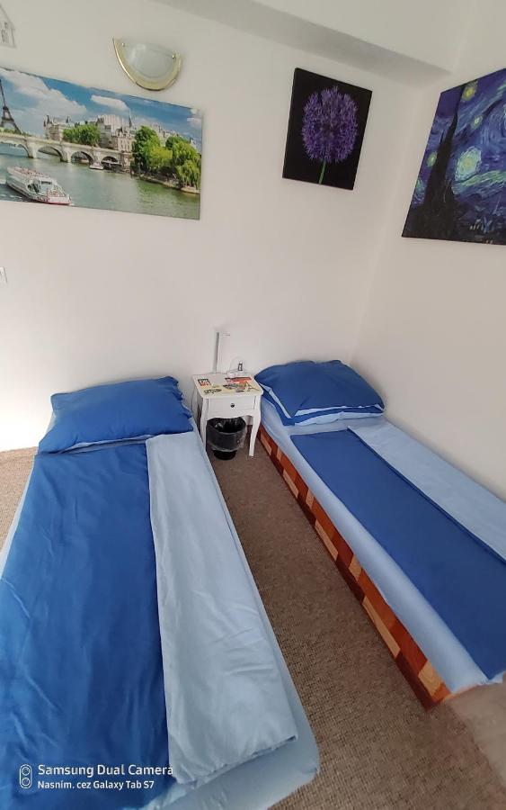 House Apartments, Terrace Grill, Guarded Private Parking, Fast Wifi.