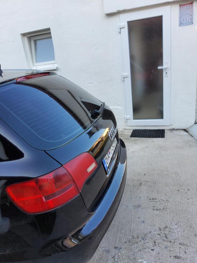 House Apartments, Terrace Grill, Guarded Private Parking, Fast Wifi.