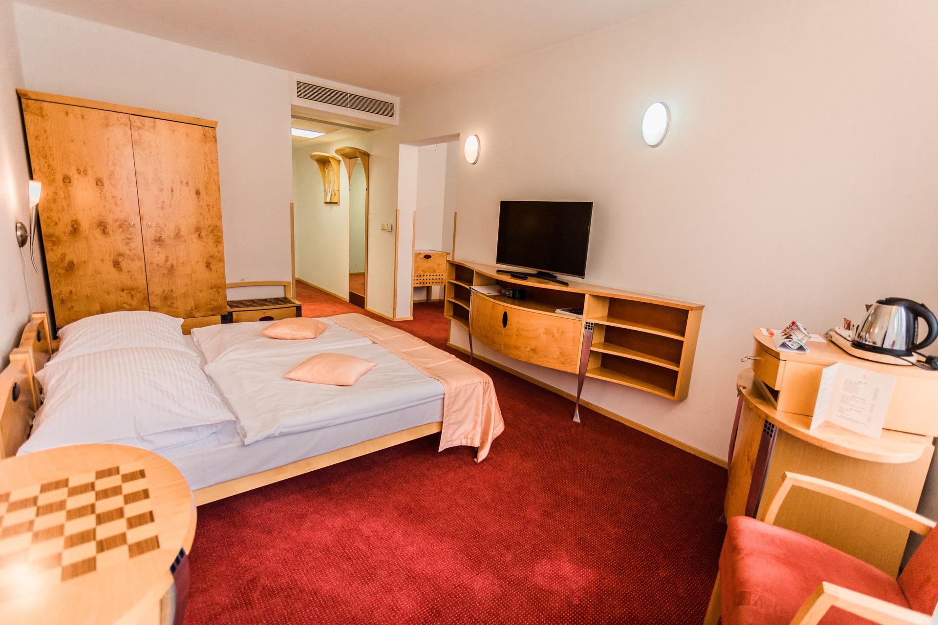 Set Hotel