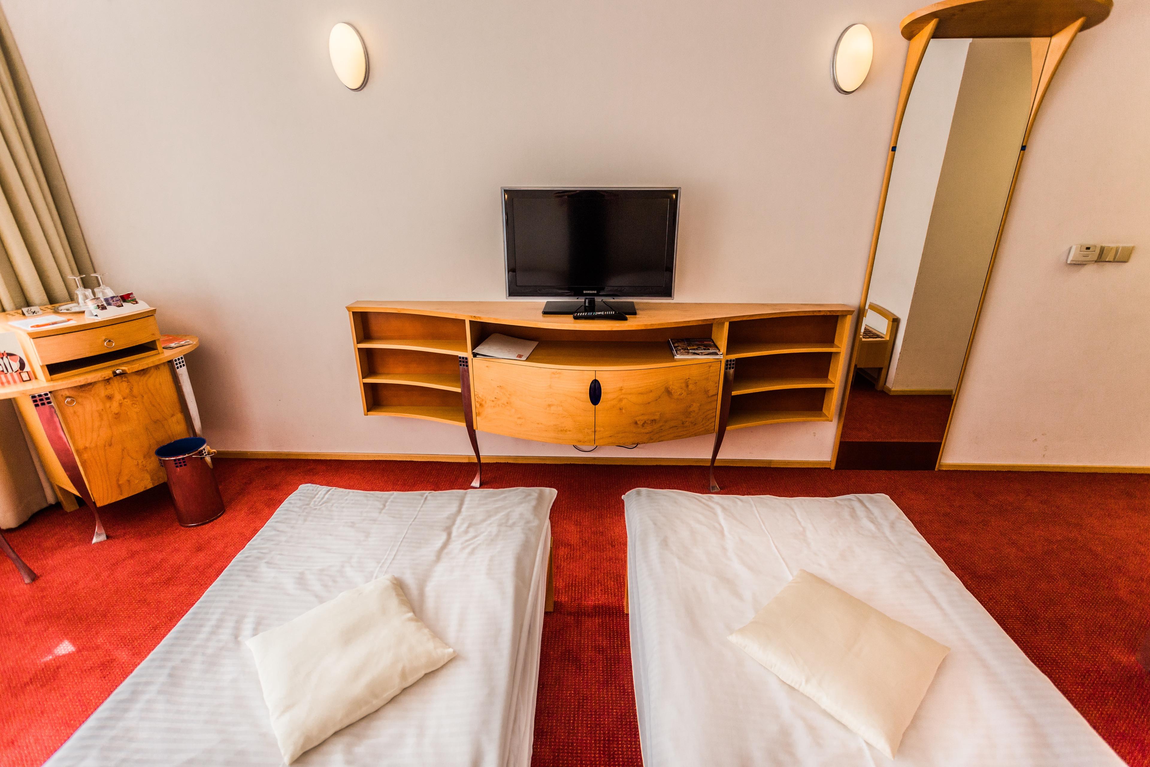 Set Hotel