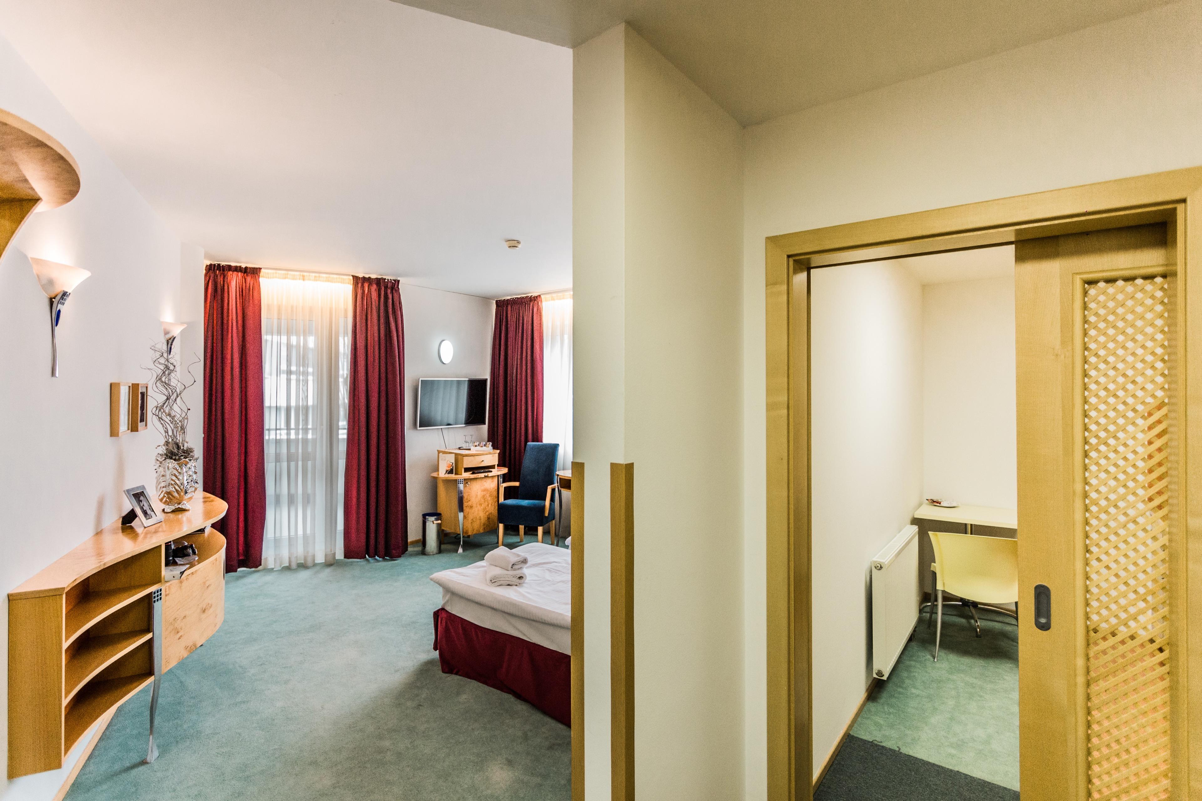 Set Hotel