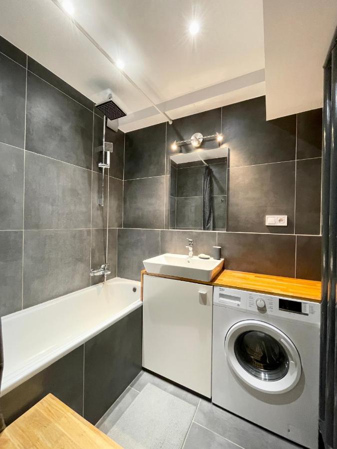 Apartment Cozy Self Check-in In Vibrant Ruzinov Area, Komarnicka 42,