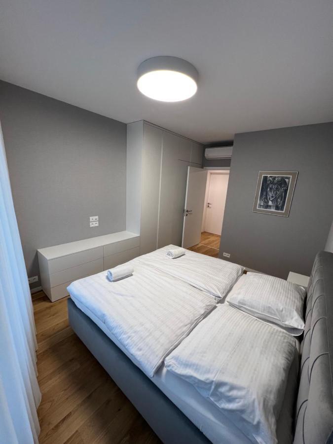 Stylish With Stunning View Possibility Of Parking *