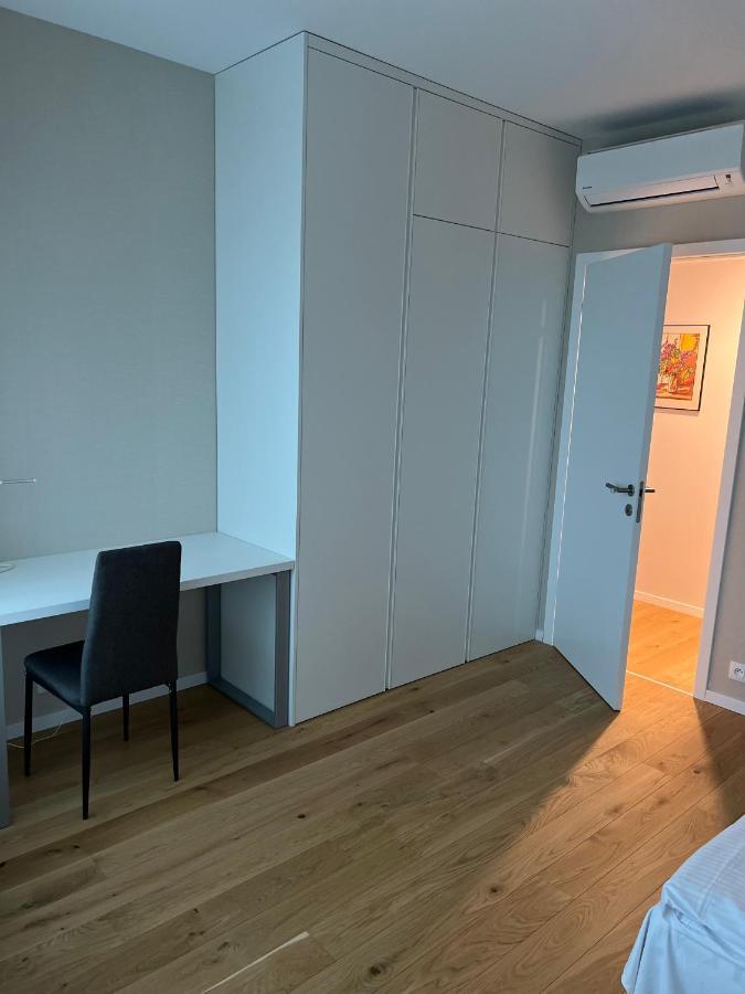 Apartment Stylish With Stunning View Possibility Of Parking *