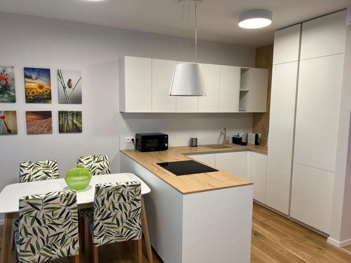 Apartment Stylish With Stunning View Possibility Of Parking *