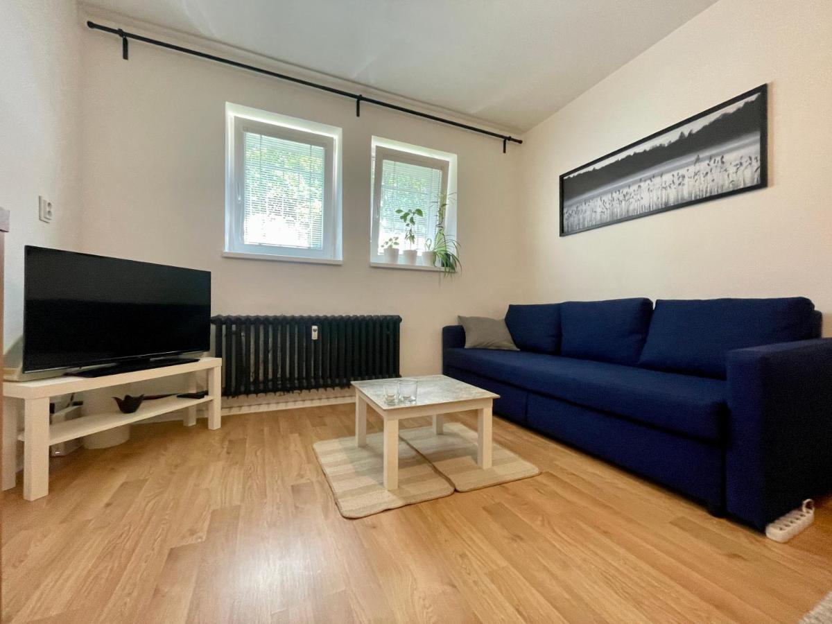 Apartment Cozy Self Check-in In Vibrant Ruzinov Area, Komarnicka 42, *