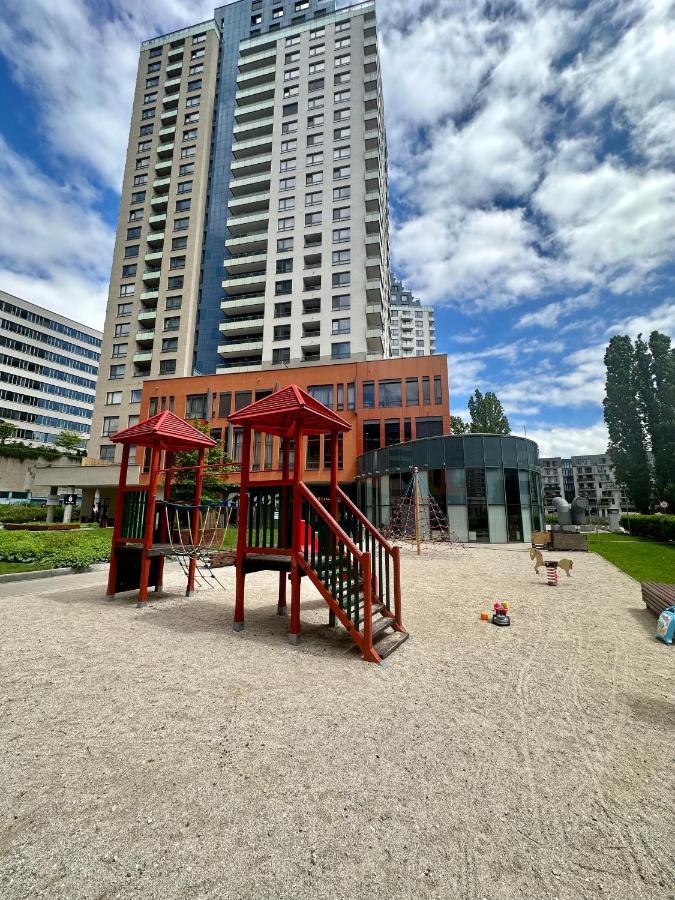 Luxusny Na 21 Poschodi S Parkovanim Zadarmo Ba Apartamento