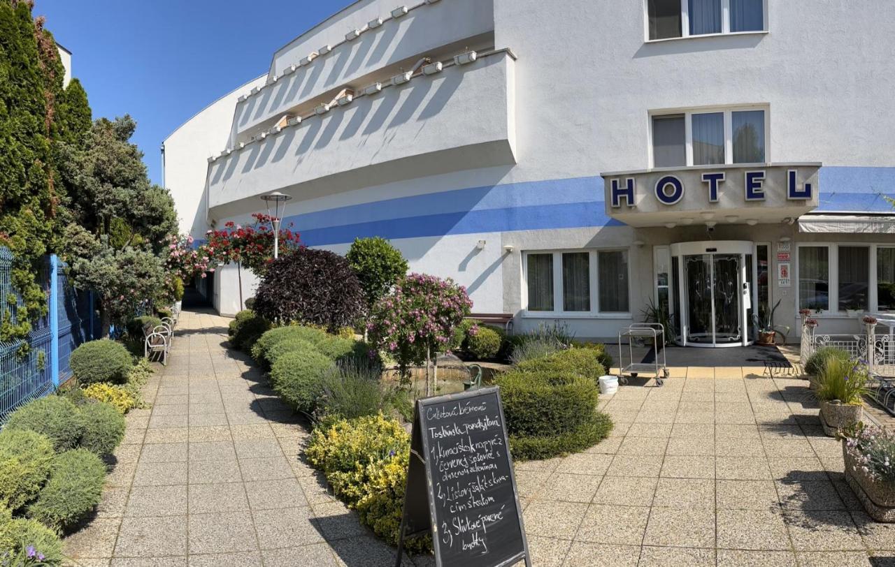 Set Hotel