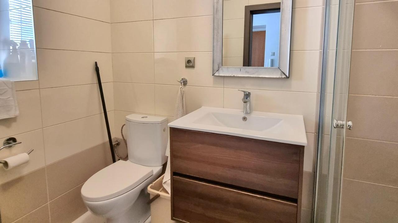 Spacious In Center Apartment *