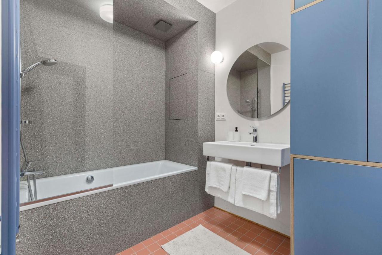 Elegant Escape - Modern &