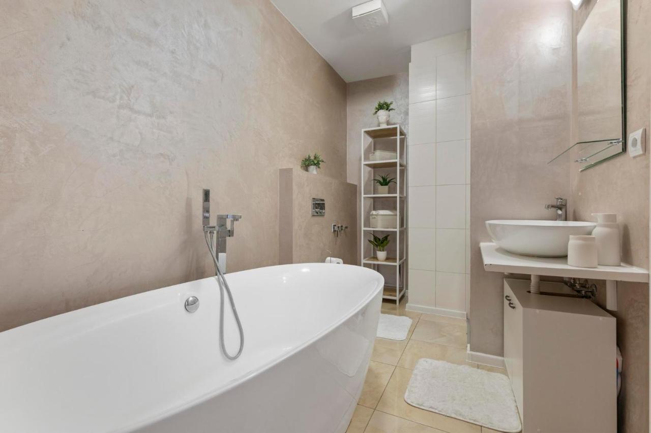 Urban Elegance Retreat Apartment