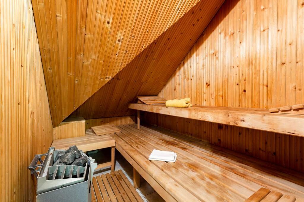 Rooftop 180m2 Loft With Private Sauna, Apartment