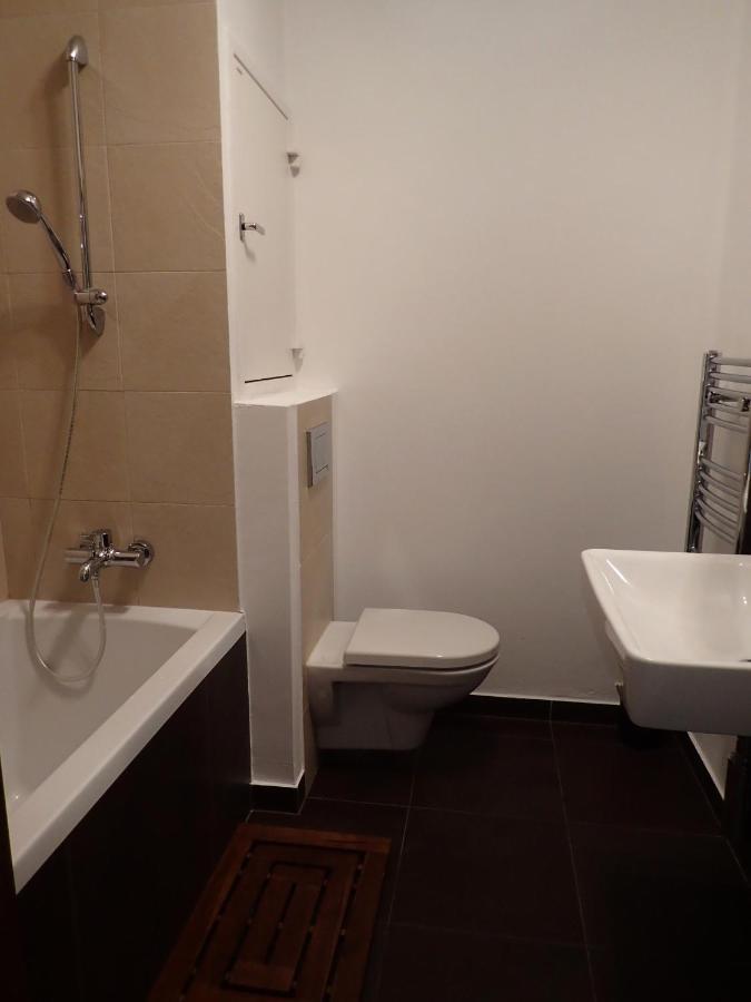 Marguerite - Parking Including Apartment Pressburg