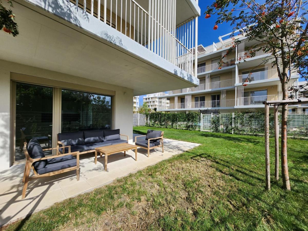 Ba With Free Garage Parking, Huge Outside Area Apartment
