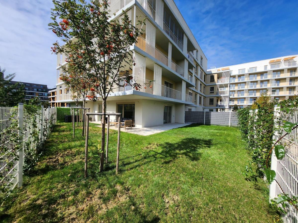 Ba With Free Garage Parking, Huge Outside Area Apartment