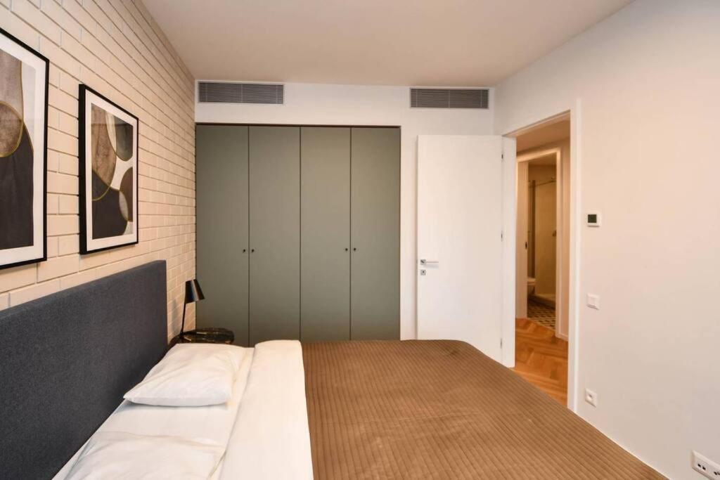 Skypark Luxury With Skyline View & Free Parking Pressburg