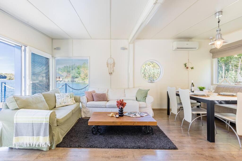 Ferienhaus Slovakia Charming Danube Houseboat