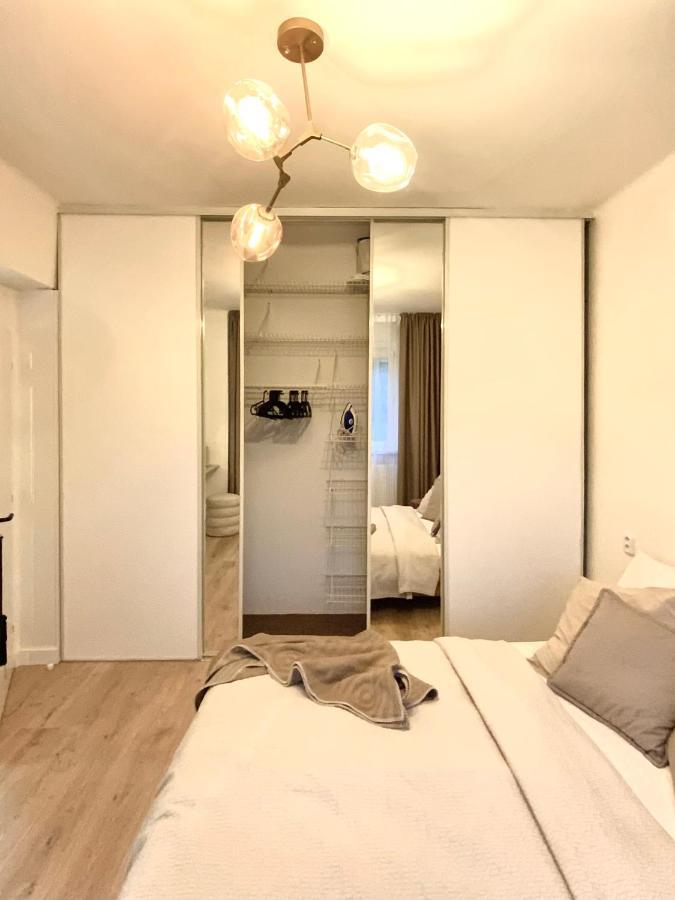 Urban Jungle By Zoom Apartment