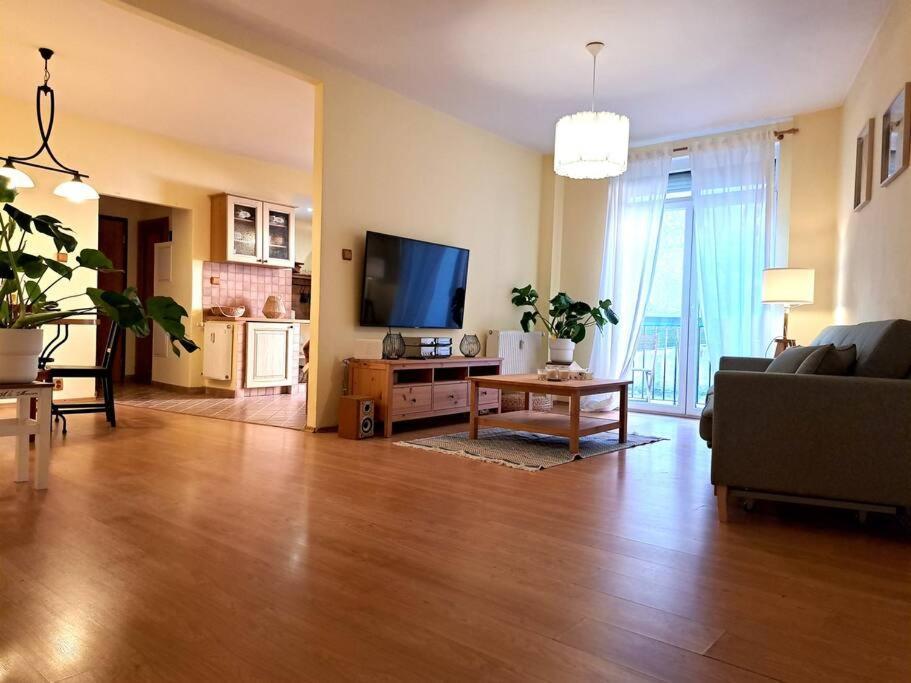 Apartment In The Heart Of The *