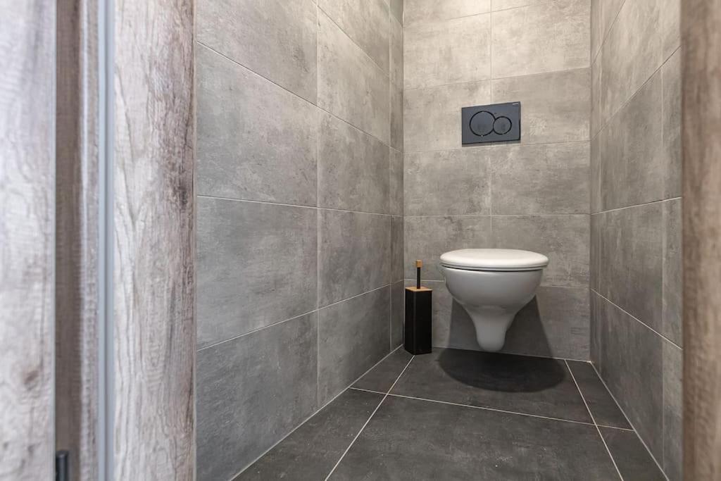 Charlie - Modern Centrally Located Downtown