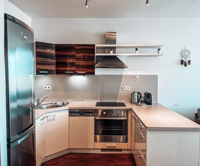 A Zen Getaway With Garage Parking Apartment Bratislava