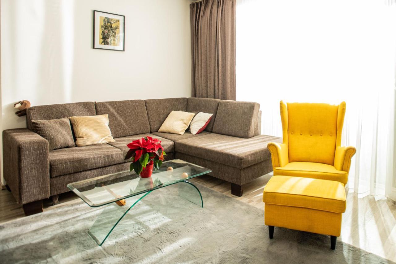 Forest Park Garden Apartment *