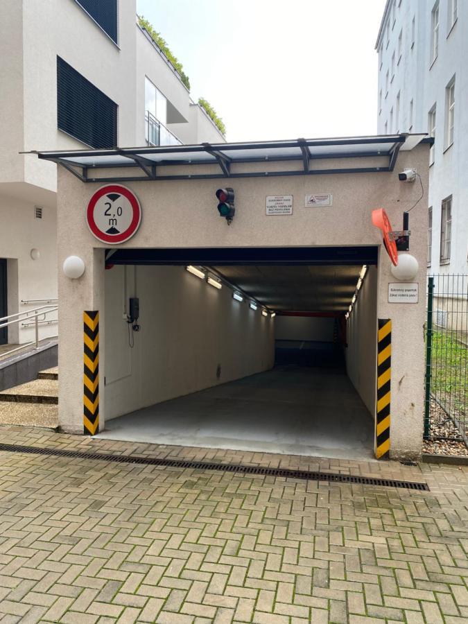 The Elite Ii Downtown Ac & Garage Parking Apartment Bratislava