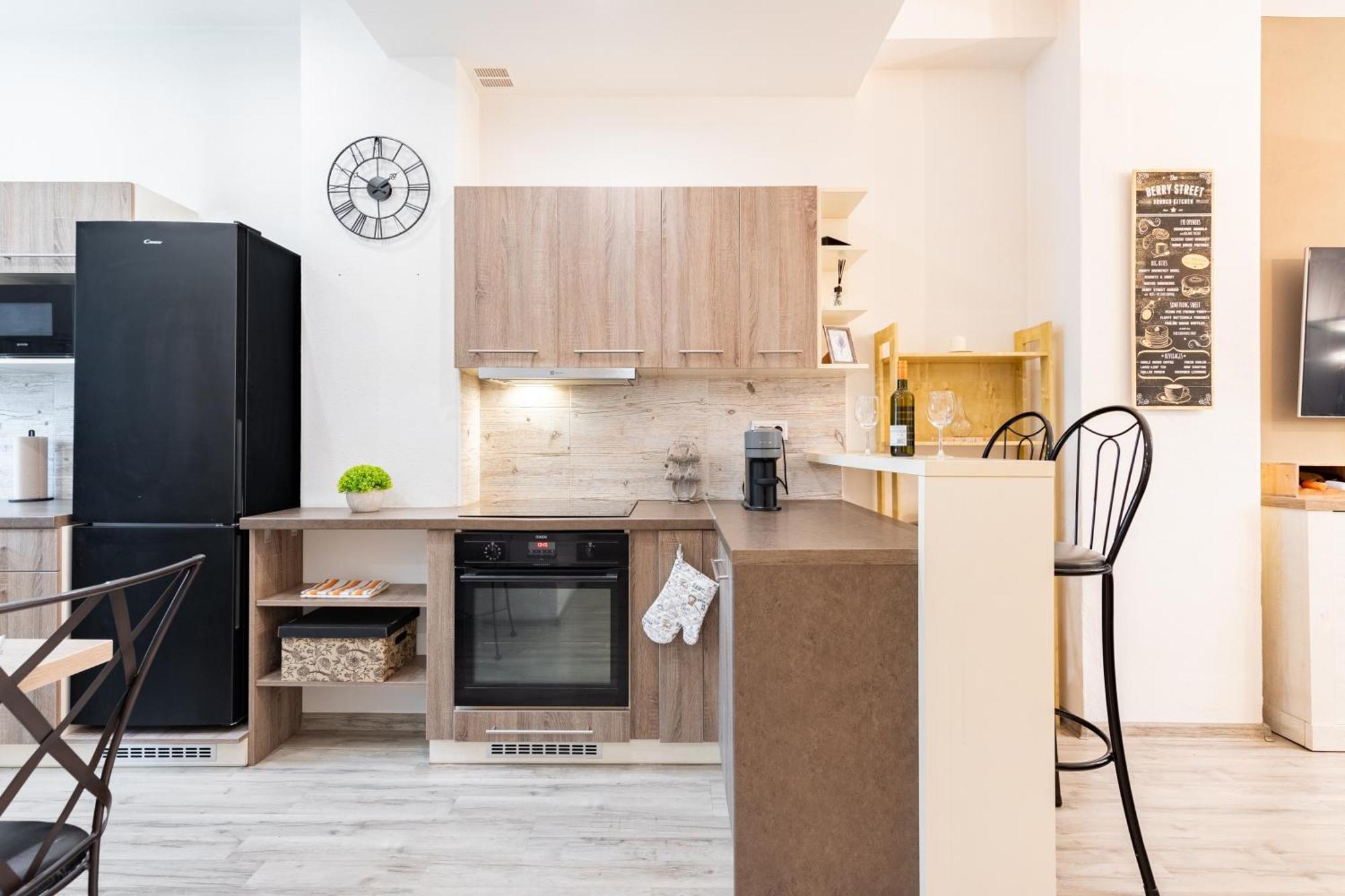 Apartment Charming Flat, Steps From Castle - Free Parking