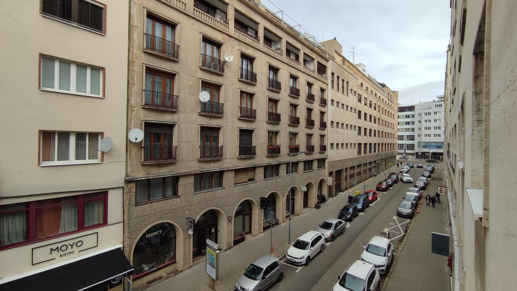 Oldtown 130m2 ,60m2 Terrace And 2 Bathrooms Apartment Bratislava