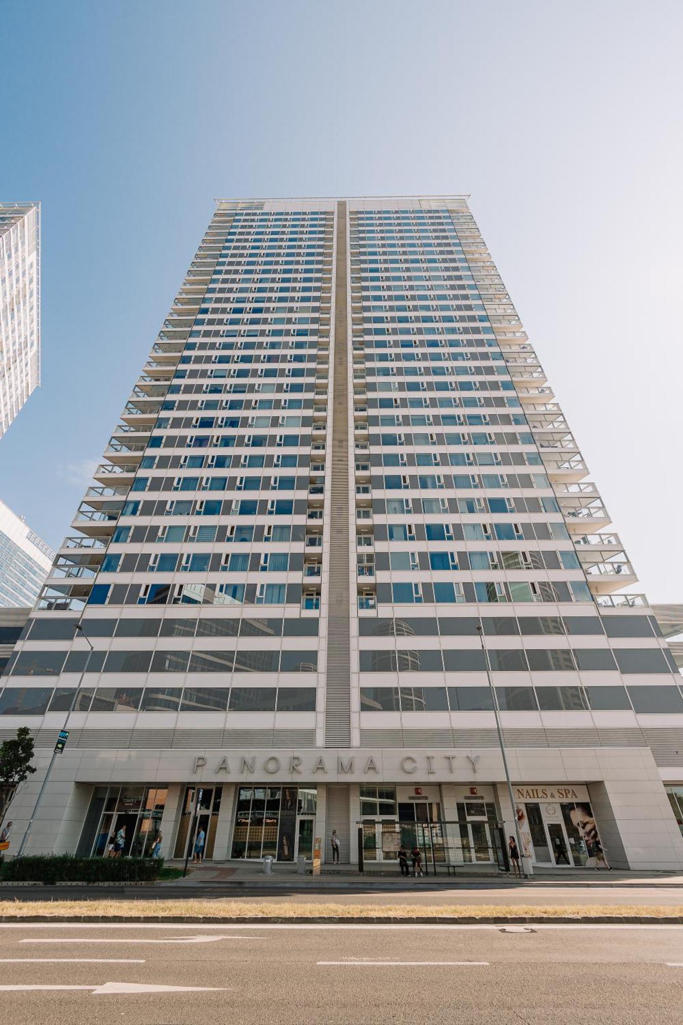 Panorama Oasis - Free Parking On Site - Air Con - Biz Wifi - Netflix *