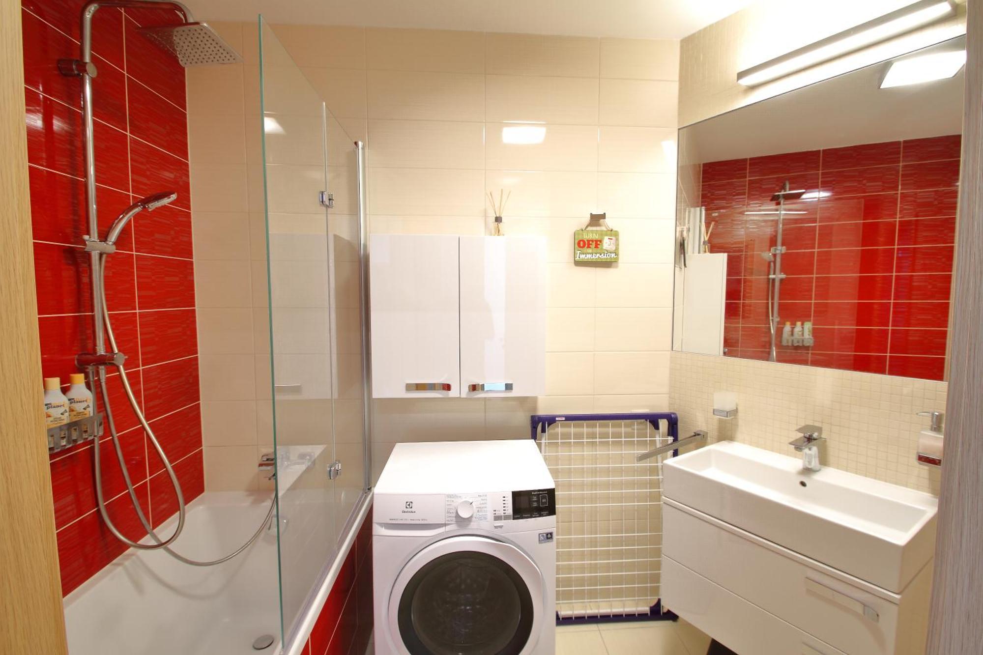 Panorama Oasis - Free Parking On Site - Air Con - Biz Wifi - Netflix Apartment *