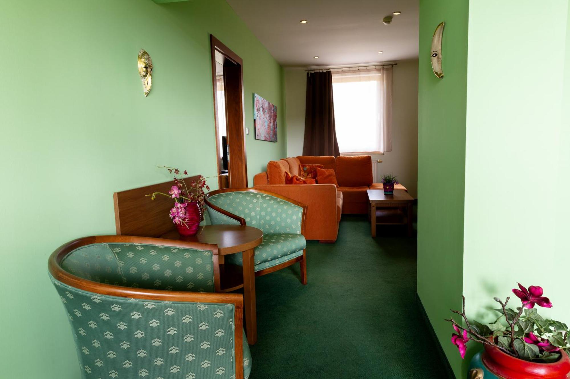 Max Hotel