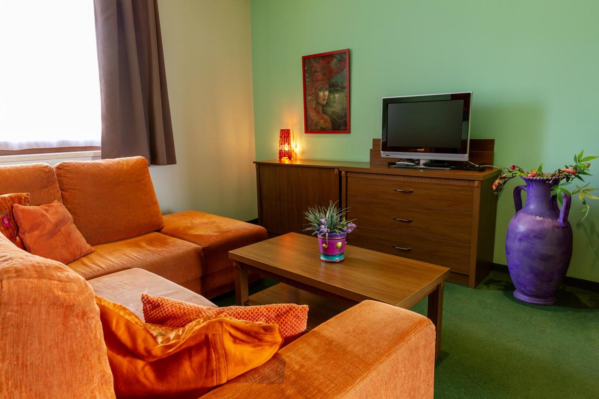 Max Hotel