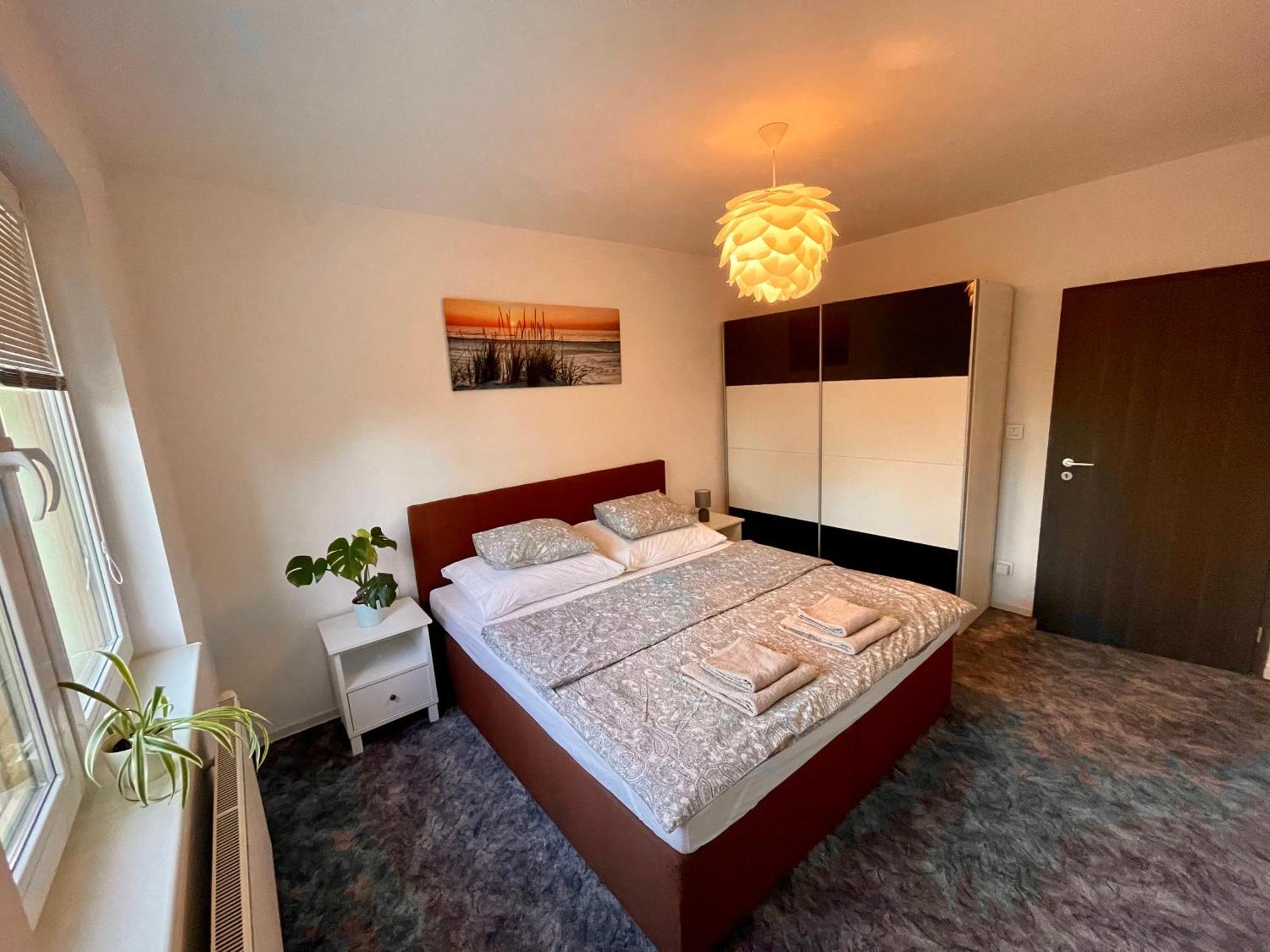 Rosnicka, Perfect Location With 24h Checkin, Balcony, Ac & Free Parking * Bratislava