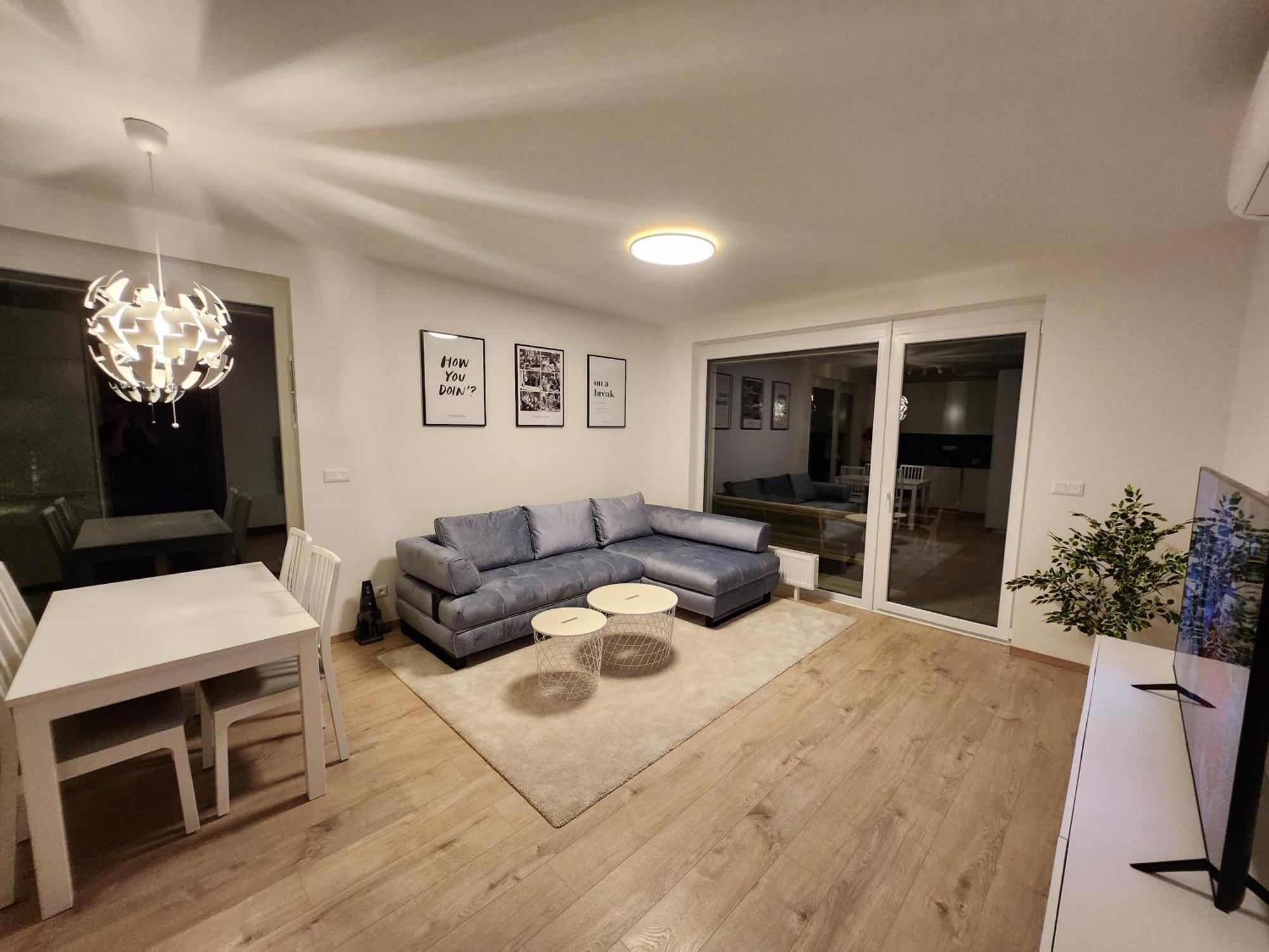 Ba With Free Garage Parking, Huge Outside Area Apartment *