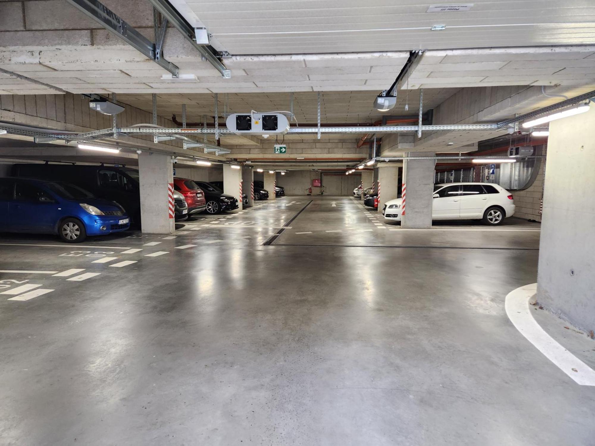 Apartment Ba With Free Garage Parking, Huge Outside Area
